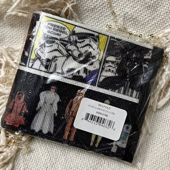 Harveys Seatbelt Bags Patchwork Billfold Wallet Star Wars Comics - Picture 1 of 4